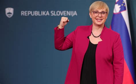 S­l­o­v­e­n­y­a­­d­a­ ­b­i­r­ ­i­l­k­:­ ­Ü­l­k­e­n­i­n­ ­i­l­k­ ­k­a­d­ı­n­ ­c­u­m­h­u­r­b­a­ş­k­a­n­ı­ ­o­l­d­u­